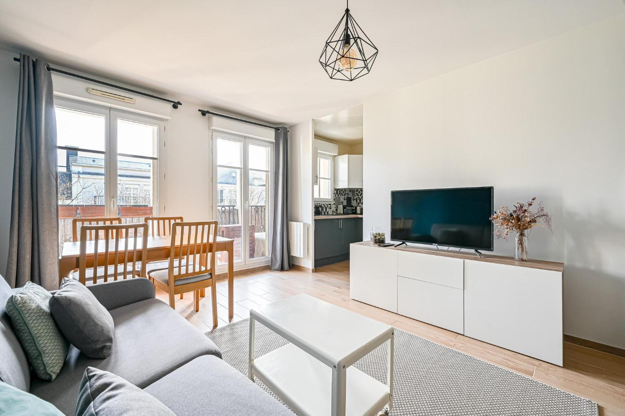 Le Fantasia - - Parking - Wifi * Bussy-Saint-Georges